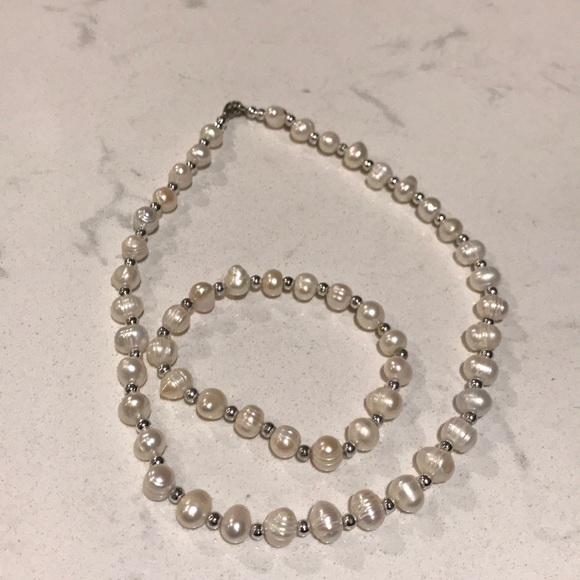 Pearl necklace and bracelet - Picture 1 of 1